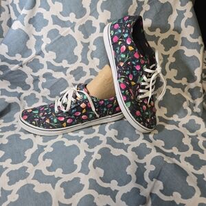 Great gently used condition from smoke-free home VANS Off the Wall Canvas Floral